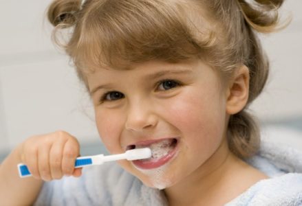 Cách làm sạch răng miệng cho bé có thể cha mẹ chưa biết!