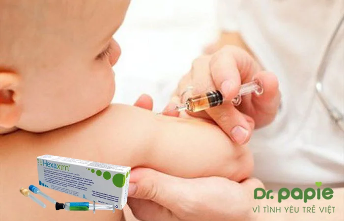Trẻ tiêm vacxin 6 trong 1 có bị sốt không