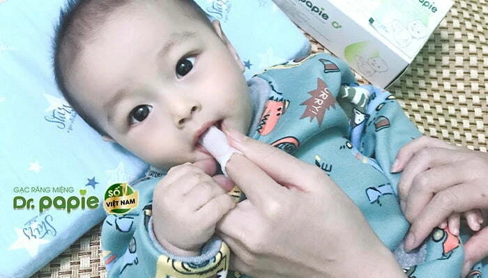 5 loi ich cua viec ve sinh rang mieng cho be duoi 1 tuoi co the me chua biet 3