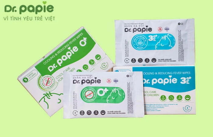 8 cách chăm sóc trẻ bị sốt phát ban tại nhà & 4 dấu hiệu cần đưa trẻ đi gặp bác sĩ ngay Khăn hạ sốt Dr.Papie dùng cho trẻ sốt phát ban