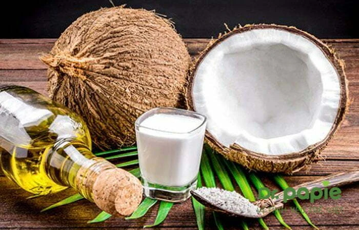 Bé bị viêm da cơ địa nên tắm lá gì? 6 lưu ý khi dùng lá tắm cho trẻ Tắm cho trẻ bị viêm da cơ địa bằng dầu dừa