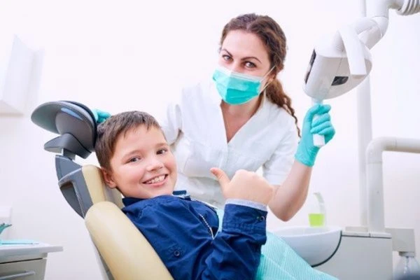 CÁCH PHÒNG TRÁNH bệnh răng miệng cho cả gia đình Đi khám răng định kỳ