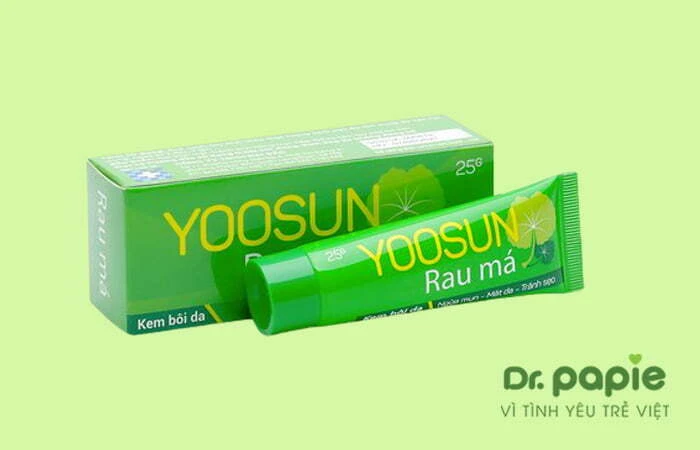 Cách trị rôm sảy cho bé chi tiết từng dạng bệnh tưởng khó hóa ra lại đơn giản đến vậy Kem trị rôm sảy Yoosun rau má