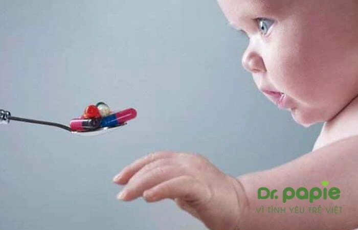 Cách trị rôm sảy cho bé chi tiết từng dạng bệnh tưởng khó hóa ra lại đơn giản đến vậy cho trẻ sử dụng thuốc kháng sinh