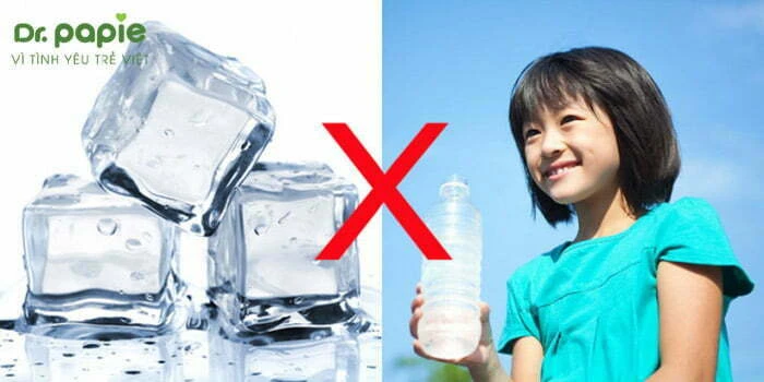 Chuyên gia giải đáp: Trẻ sốt mọc răng uống gì và không nên uống nước gì? Trẻ bị sốt mọc răng không nên ăn đồ ăn lạnh