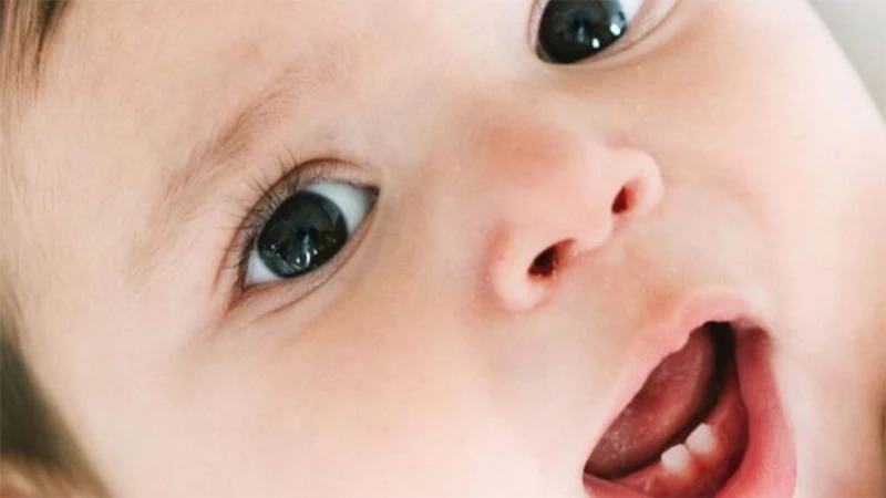 Trẻ mọc răng sớm cũng có thể ăn dặm sớm hơn