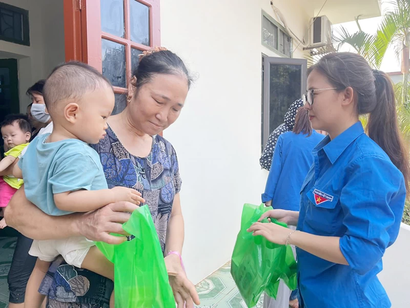 diem tram yeu thuong tiem chung an toan lan toa hanh phuc 2