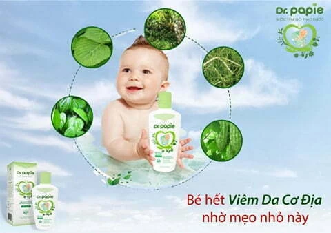 Điều trị viêm da cơ địa ở trẻ nhanh chóng, dứt điểm nhờ mẹo nhỏ này Mẹ sử dụng các loại lá cây tự nhiên để tắm cho bé phòng và điều trị viêm da cơ địa ở trẻ