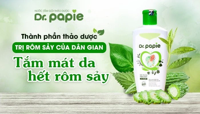 Dr.Papie - Nước tắm thảo dược cho bé bị rôm sảy cực nhạy Nước tắm Dr.Papie chứa các thảo dược chuyên trong bài thuốc dành cho bé bị rôm sảy. Sự kết hợp nhiều loại thảo dược với nhau giúp tăng cường tác dụng làm mát, giảm viêm, giảm ngứa để bé nhanh khỏi rôm hơn tắm đơn lẻ từng loại lá