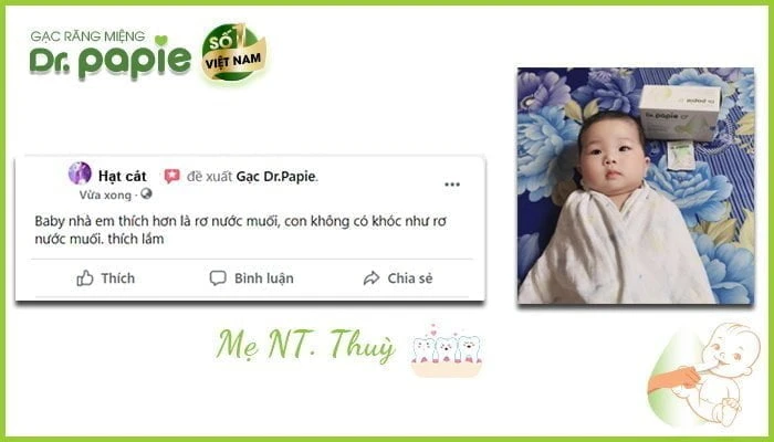 Mẹ Hạt Cát chia sẻ: " Gạc này bé thích hơn rơ nước muối, trước dùng nước muối con không hợp tác đâu"