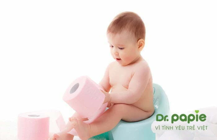 Hiện tượng trẻ sốt mọc răng hàm và 5 cách chăm sóc tại nhà trẻ mọc răng hàm sốt kèm đi ngoài