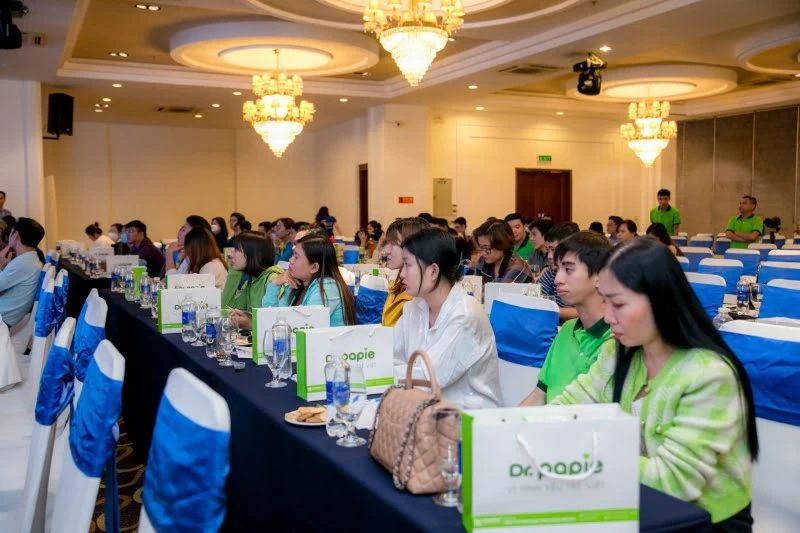Hội nghị khách hàng : Dr.Papie Vì tình yêu trẻ Việt Hội nghị khách hàng của STARMED (2)