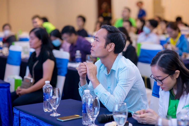 Hội nghị khách hàng : Dr.Papie Vì tình yêu trẻ Việt Hội nghị khách hàng của STARMED (4)