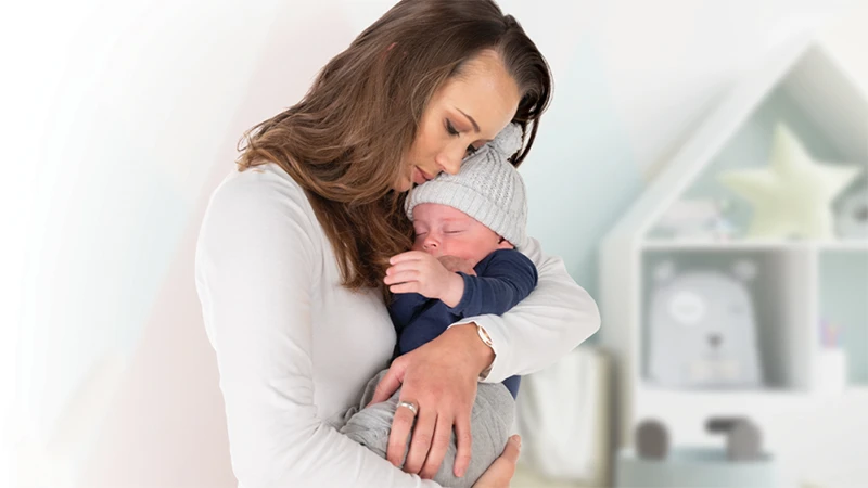 Hướng dẫn cách chăm sóc trẻ bị sốt tại nhà từ chuyên gia Nhi Khoa huong dan cach cham soc tre bi sot tai nha tu chuyen gia nhi khoa