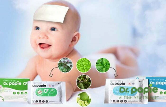 Hướng dẫn chi tiết cách dùng và bảo quản miếng dán hạ sốt Sử dụng khăn lau hạ sốt thay thế miếng dán hạ sốt cho bé