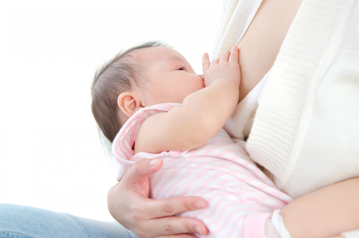 Hướng dẫn cho con bú đúng cách – Mẹ nào cũng cần biết Trẻ sơ sinh chưa có lịch bú cố định, mỗi bé có nhu cầu khác nhau