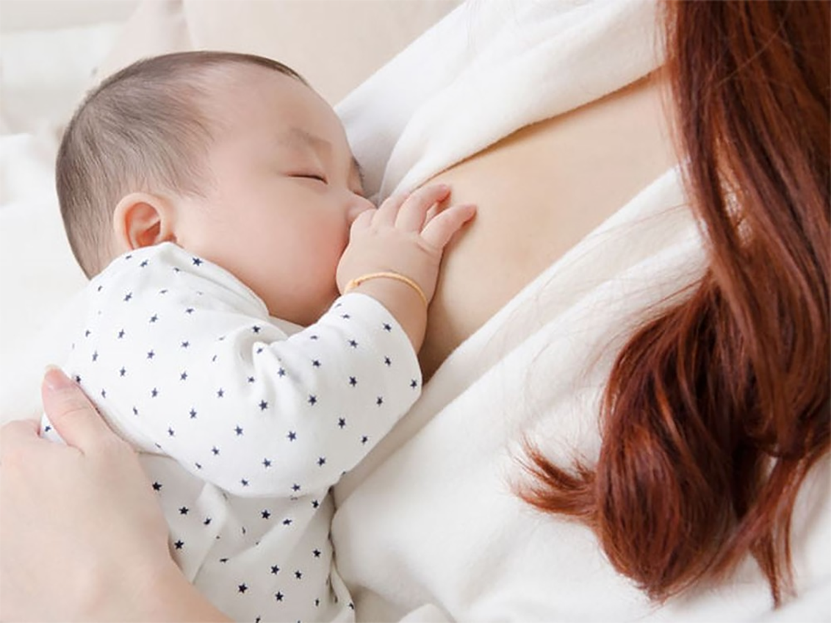 Trước khi cho con bú, mẹ cần tạo không gian yên tĩnh, thư giãn Trước khi cho con bú, mẹ cần tạo không gian yên tĩnh, thư giãn
