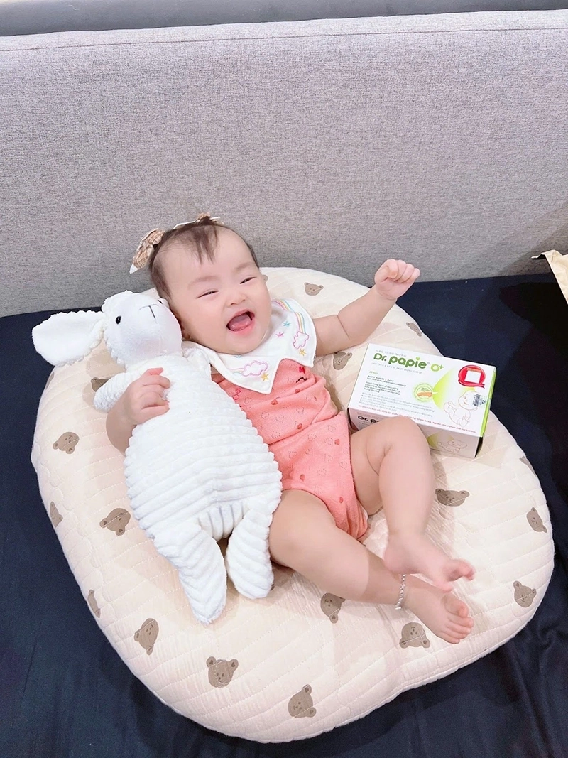 Mẹ Gen Z chia sẻ bí quyết giúp con mọc răng không sốt không quấy với Gạc răng miệng Dr.Papie me gen z chia se bi quyet giup con moc rang khong sot khong quay voi gac rang mieng dr papie 2