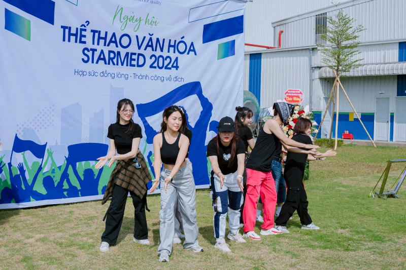 Đội văn nghệ Starmed biểu diễn tại sự kiện ngay hoi the thao van hoa starmed gan ket vuon xa 8