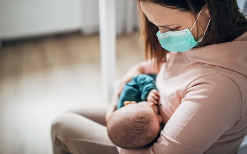 Nuôi con bằng sữa mẹ trong 6 tháng đầu – Mẹ cần lưu ý gì? nuoi con bang sua me trong 6 thang dau me can luu y gi