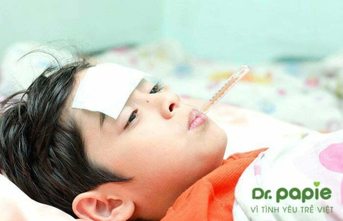 Sốt siêu vi ở trẻ em kéo dài mấy ngày? 3 dấu hiệu trẻ sắp khỏi sốt siêu vi Lau chườm hạ sốt cho bé sốt siêu vi