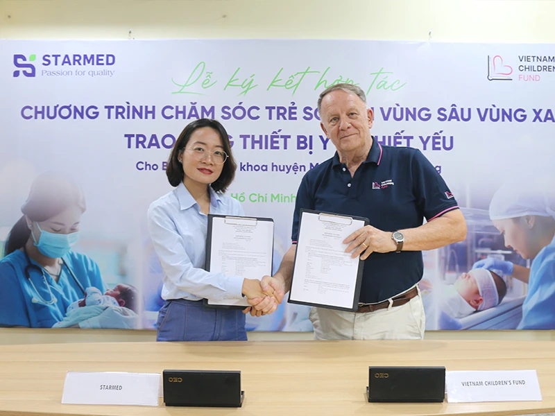 Bà Trần Thị Hằng - CMO STARMED GROUP & Ông Rad Kivette - Tổng Giám đốc VCF ký kết biên bản ghi nhớ hợp tác Bà Trần Thị Hằng - CMO STARMED GROUP & Ông Rad Kivette - Tổng Giám đốc VCF ký kết biên bản ghi nhớ hợp tác