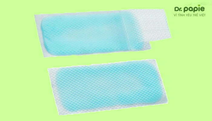 Thành phần miếng dán hạ sốt là gì? Tại sao giúp bé hạ sốt? Cách sử dụng miếng dán hạ sốt