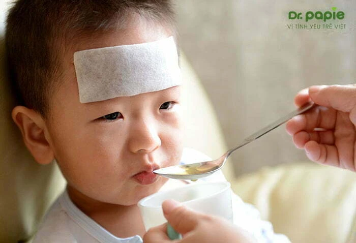 Thành phần miếng dán hạ sốt là gì? Tại sao giúp bé hạ sốt? Thành phần miếng dán hạ sốt