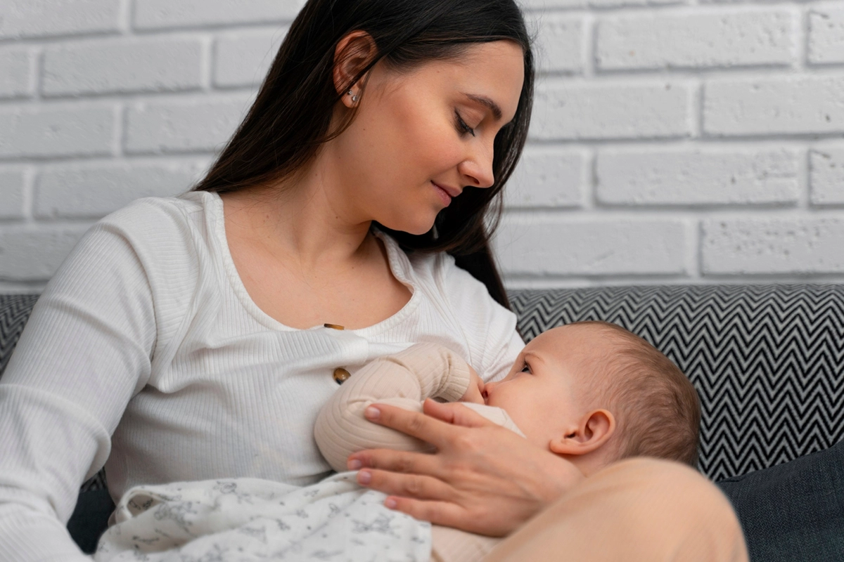 Thời gian cho con bú bao lâu là đủ? Bé cảm thấy hài lòng và không đòi bú thêm sau mỗi lần bú