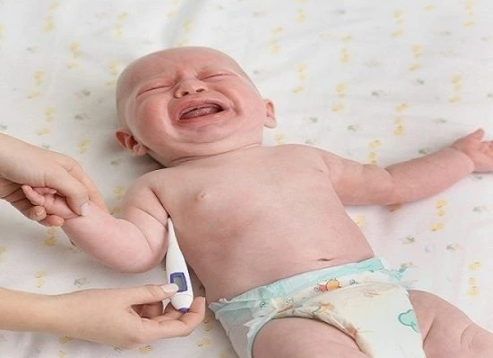 Thuốc hạ sốt cho trẻ sơ sinh có những loại nào? Đo nhiệt độ trước khi dùng thuốc hạ sốt cho trẻ sơ sinh