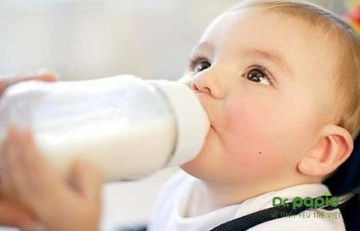 Tiêm sởi có sốt không? Sốt trong bao lâu? 8 lưu ý trước và sau khi tiêm phòng Cho trẻ ăn trước khi tiêm phòng sởi