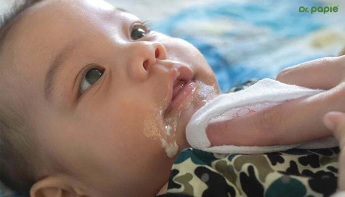 Trẻ bị nôn không sốt là dấu hiệu của bệnh gì? Trẻ bị nôn sau ăn