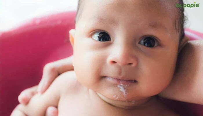 Trẻ bị nôn không sốt là dấu hiệu của bệnh gì? Trẻ bị nôn không sốt