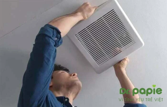 Trẻ bị sốt siêu vi có nên nằm máy lạnh không và cần lưu ý những gì? sử dụng quạt thông gió khi cho trẻ sốt siêu vi nằm máy lạnh