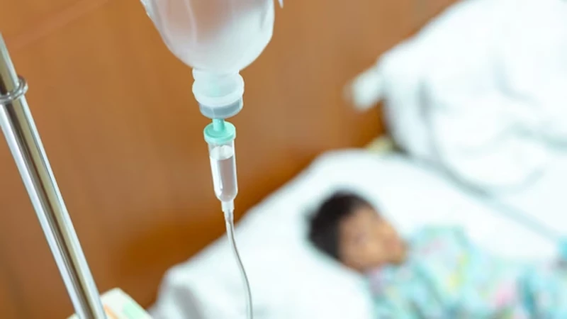 Trẻ bị sốt virus có nên truyền nước không, cha mẹ nên biết! Trẻ sốt virus có nên truyền nước không