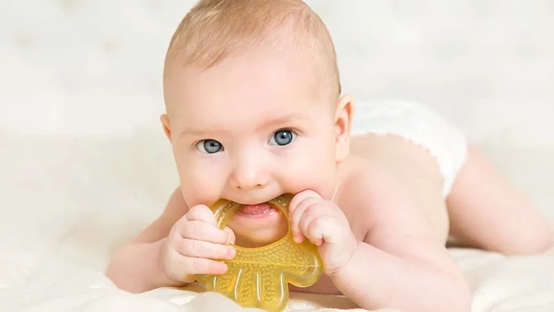 Trẻ nôn trớ khi mọc răng có thể do các vấn đề nhiễm khuẩn, virus Trẻ nôn trớ khi mọc răng có thể do các vấn đề nhiễm khuẩn, virus