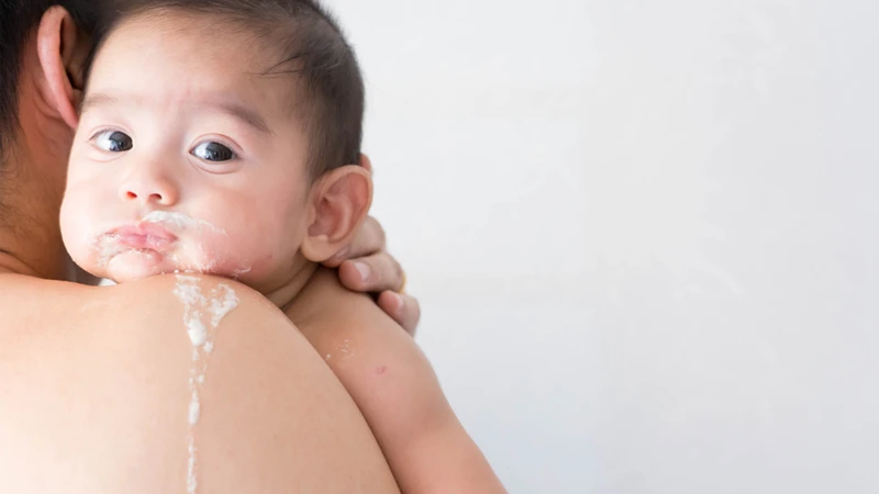 Trẻ nôn trớ khi mọc răng có phải tình trạng bình thường không? Trẻ nôn trớ khi mọc răng có phải tình trạng bình thường không?