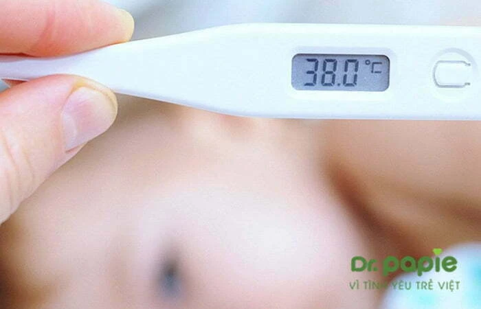 Trẻ sơ sinh mọc răng sốt bao nhiêu độ? Kéo dài bao lâu & 4 điều mẹ cần làm Trẻ sơ sinh bị sốt mọc răng