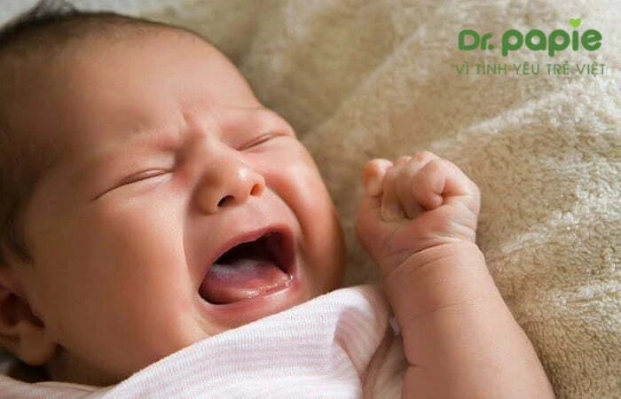 Trẻ sốt mọc răng nanh: Dấu hiệu và cách chăm sóc tại nhà Trẻ bị sốt mọc răng nanh