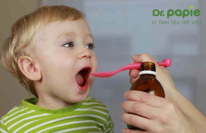 Trẻ sốt mọc răng nanh: Dấu hiệu và cách chăm sóc tại nhà Trẻ sốt mọc răng nanh uống thuốc hạ sốt khi sốt trên 38.5 độ