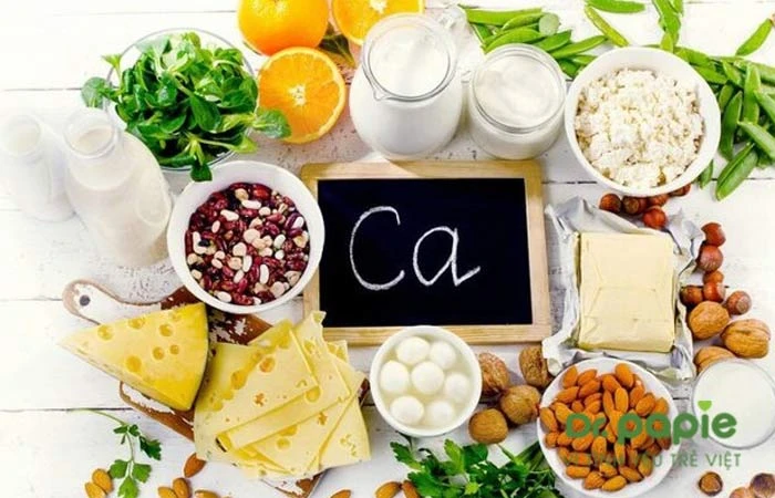 Trẻ sốt mọc răng nên ăn gì, không nên ăn gì để giảm đau, hạ sốt Thức ăn chứa Canxi cho trẻ sốt mọc răng