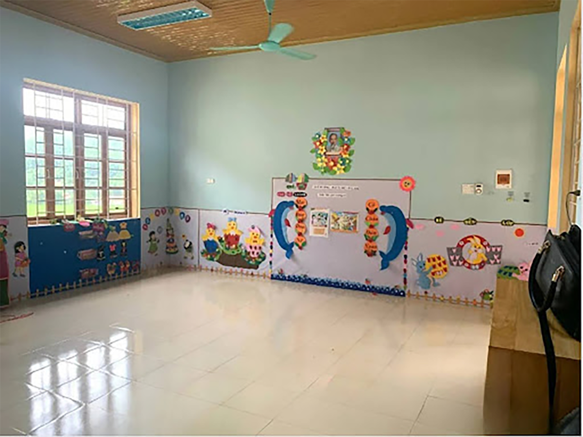 STARMED xây trường, dẫn nước sạch cho bản làng vùng cao Bắc Sơn, Lạng Sơn Lớp học mới rộng rãi, tràn ngập ánh nắng, những ô cửa sổ khép kín chắc chắn giúp các em ấm áp trong mùa đông, đáp ứng điều kiện học tập cho các em nhỏ